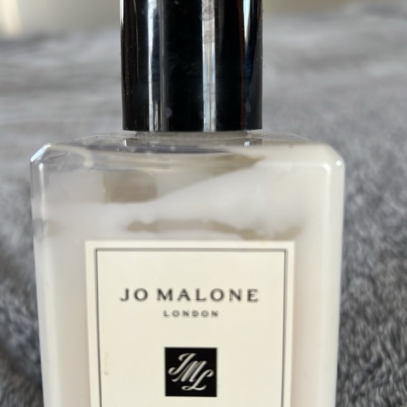 Jo Malone lotion - lime basil and mandarin - Picture 2 of 3